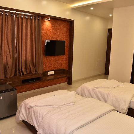 Hotel Comfort Bharuch Buitenkant foto