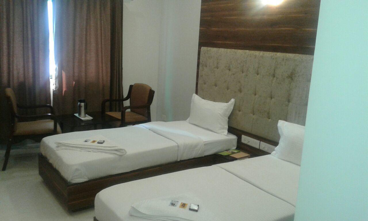 Hotel Comfort Bharuch Buitenkant foto
