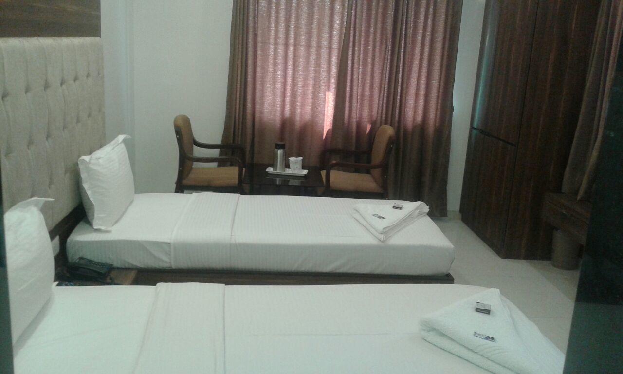Hotel Comfort Bharuch Buitenkant foto