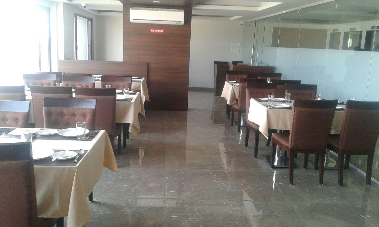 Hotel Comfort Bharuch Buitenkant foto