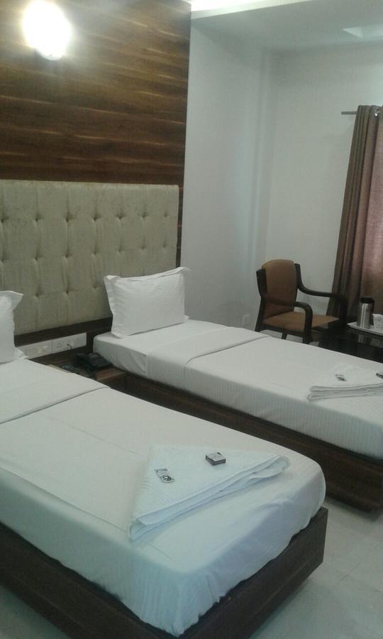 Hotel Comfort Bharuch Buitenkant foto