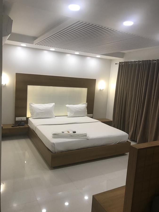 Hotel Comfort Bharuch Buitenkant foto