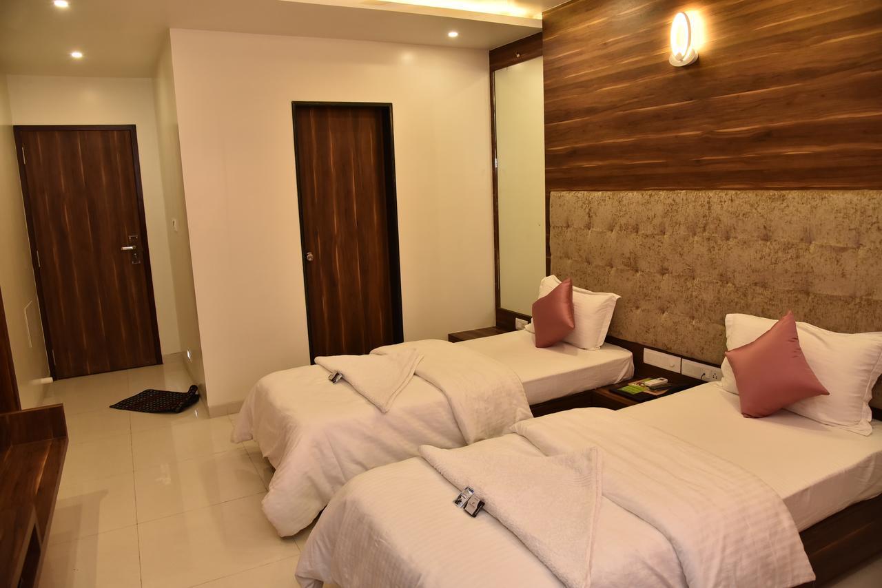 Hotel Comfort Bharuch Buitenkant foto