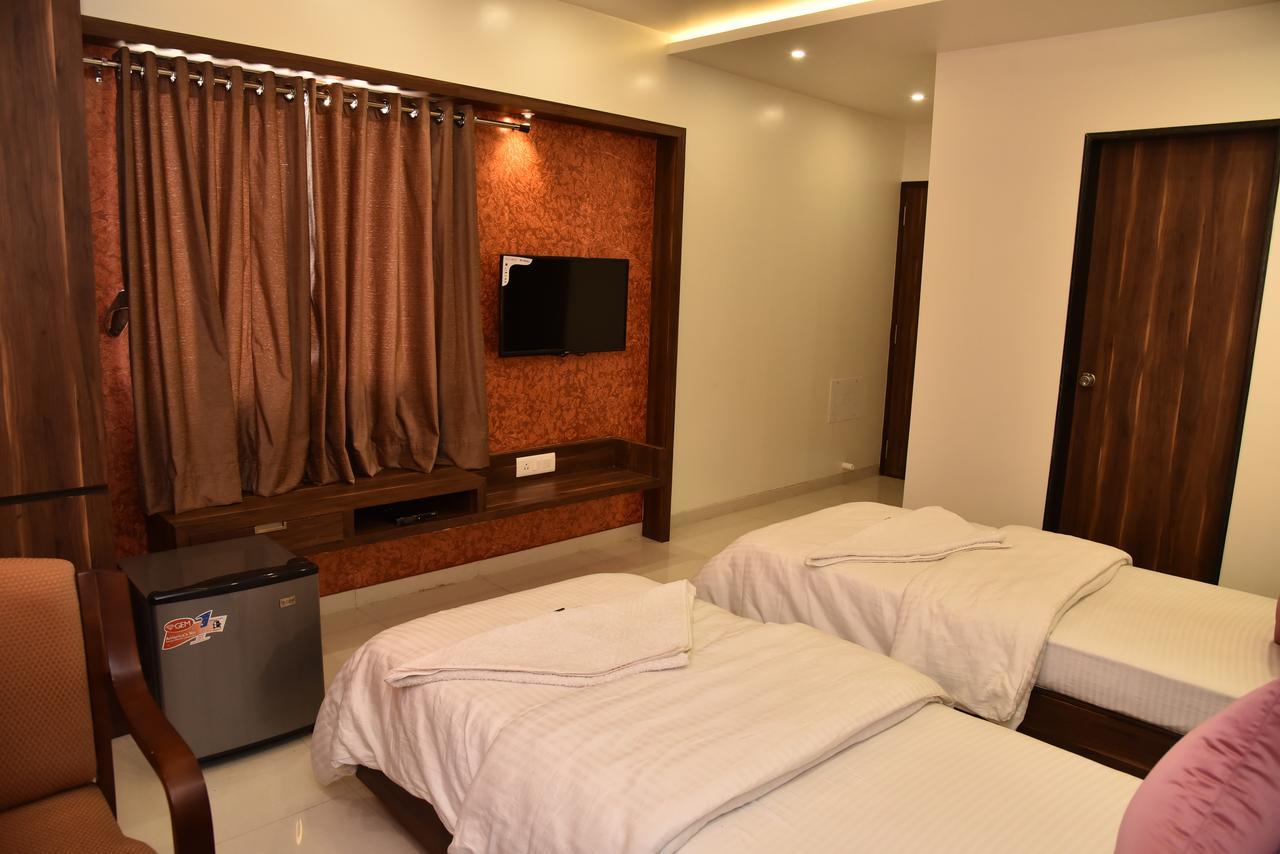 Hotel Comfort Bharuch Buitenkant foto