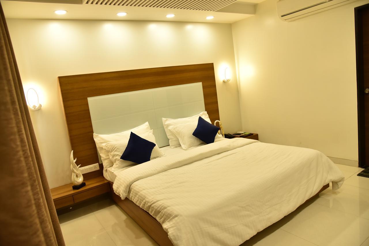 Hotel Comfort Bharuch Buitenkant foto