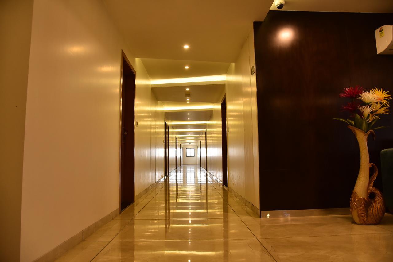 Hotel Comfort Bharuch Buitenkant foto